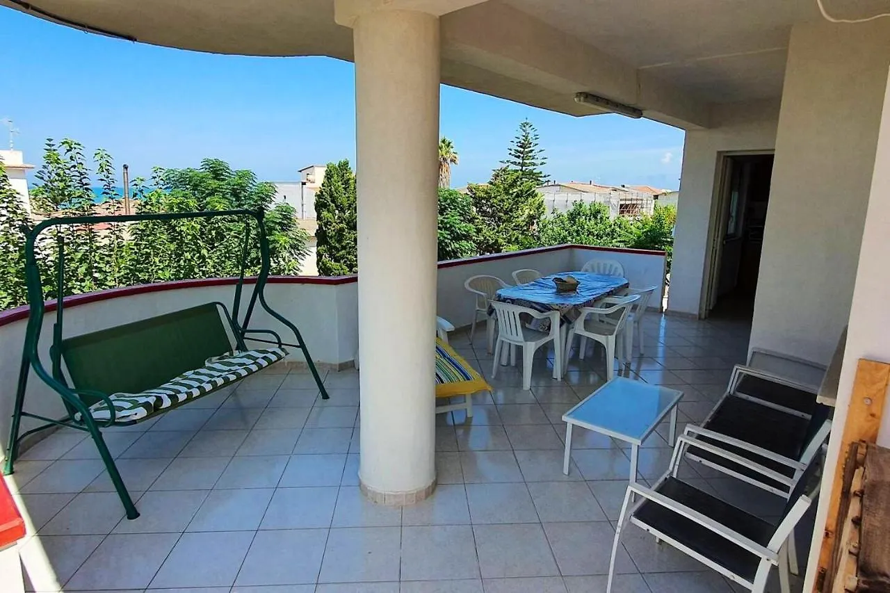 Spacious Apartment With Sea View In Alcamo 180 M²
