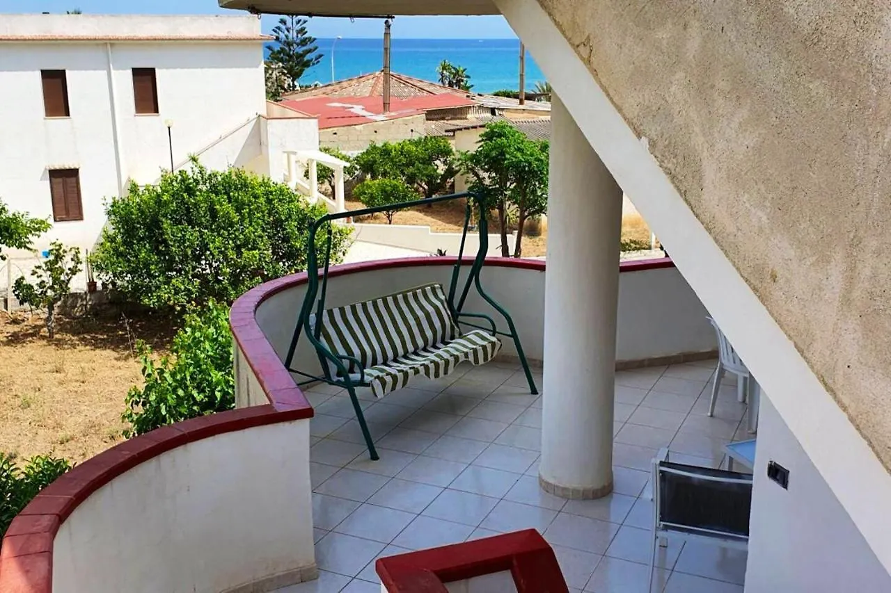 Spacious Apartment With Sea View In Alcamo 180 M²
